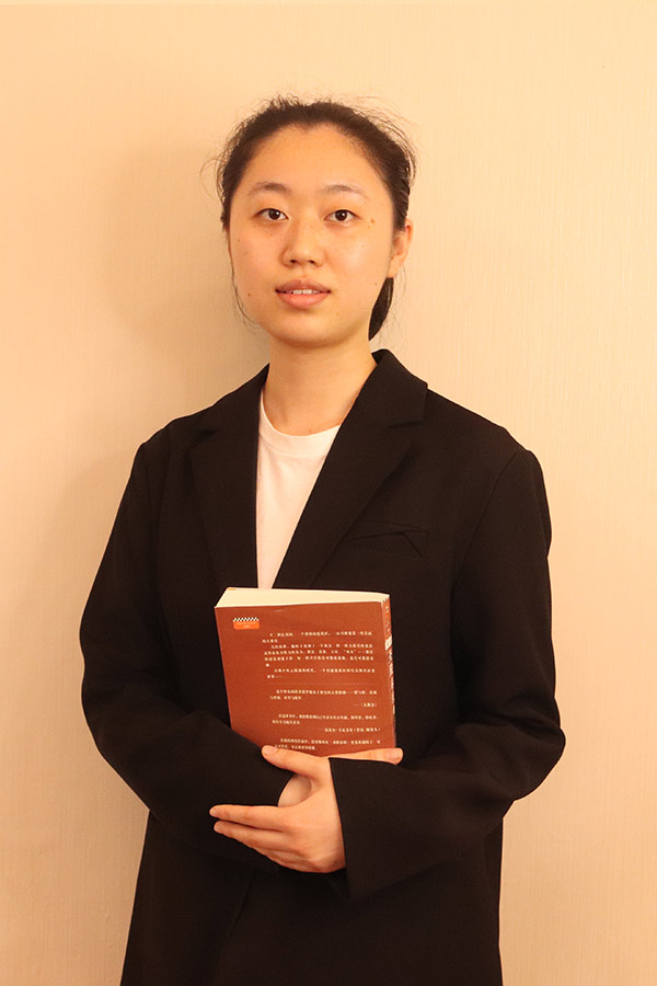 子洲梁艺 本科学历，优秀班主任