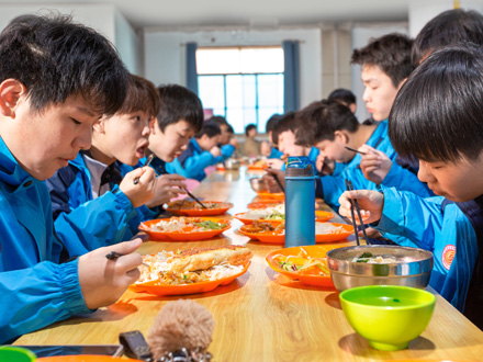 子洲学生用餐