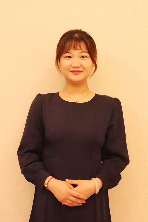 子洲文哲 本科学历，优秀班主任