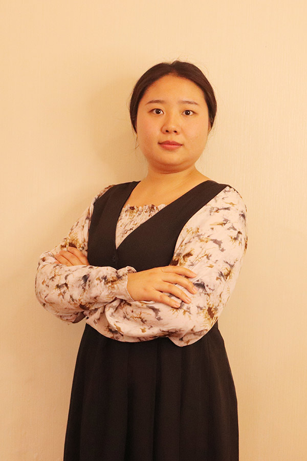 子洲何爱玲 本科学历，优秀班主任